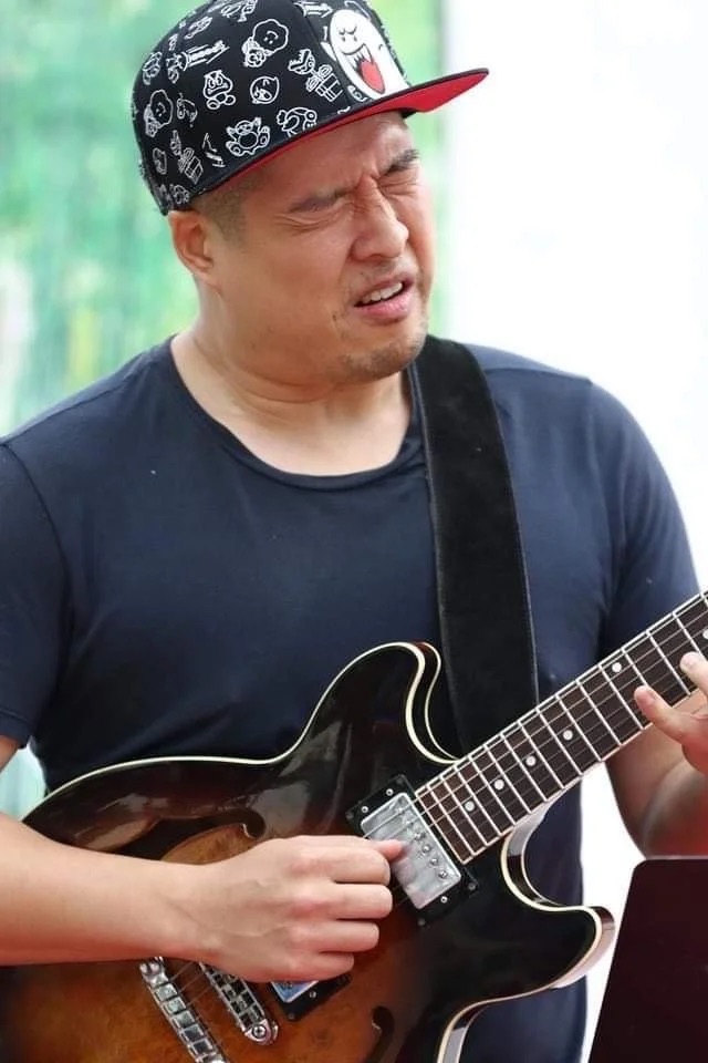 Huney Knuckles guitar